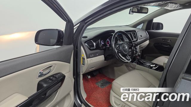 Kia Canival 2018 — photo 13