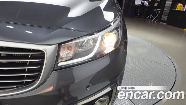 Kia Canival 2018 — photo 8