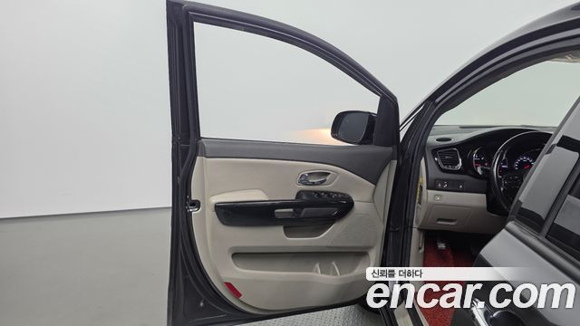 Kia Canival 2018 — photo 14