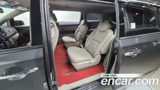 Kia Canival 2018 — photo 16