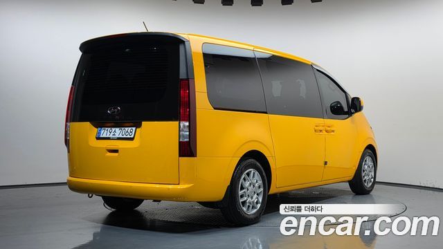 Hyundai Staria 2022 — photo 2
