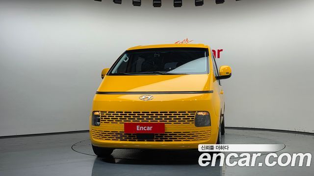 Hyundai Staria 2022 — photo 3