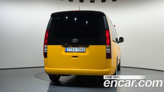 Hyundai Staria 2022 — photo 4