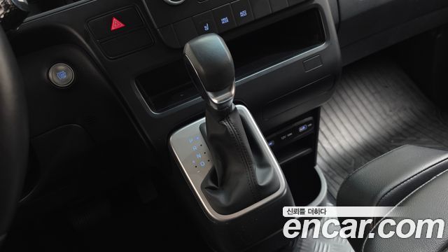 Hyundai Staria 2022 — photo 9