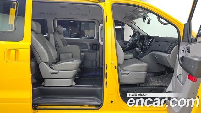 Hyundai Starex 2019 — photo 12