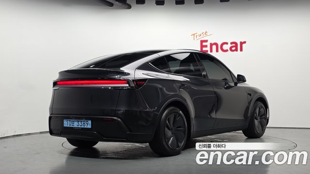 Tesla Model Y 2025 — photo 2