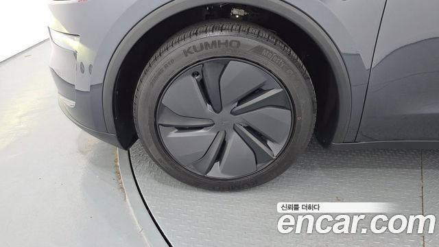 Tesla Model Y 2025 — photo 5