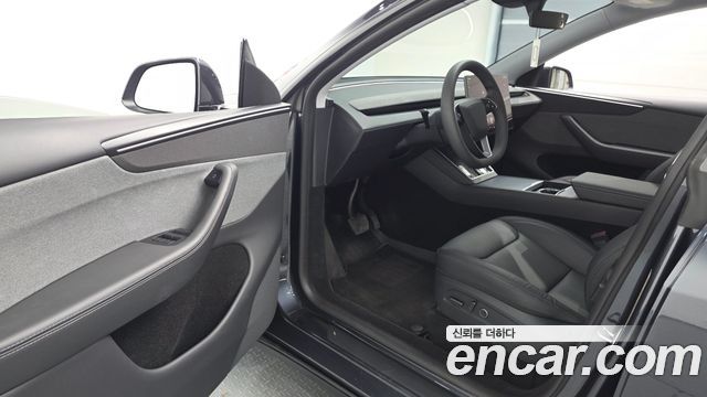 Tesla Model Y 2025 — photo 13