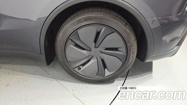 Tesla Model Y 2025 — photo 7