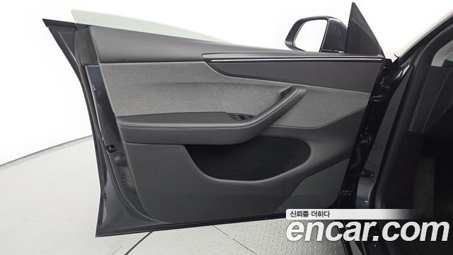 Tesla Model Y 2025 — photo 14