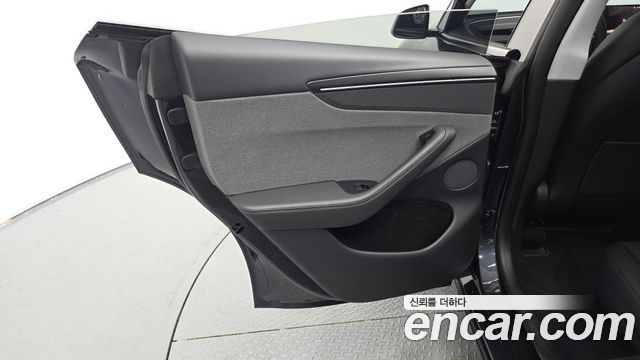 Tesla Model Y 2025 — photo 15