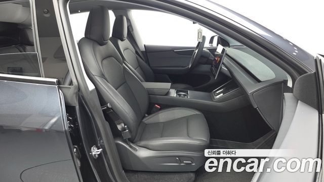 Tesla Model Y 2025 — photo 16