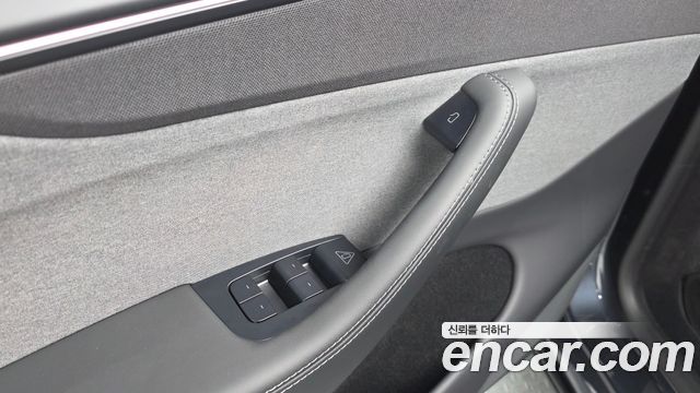 Tesla Model Y 2025 — photo 28