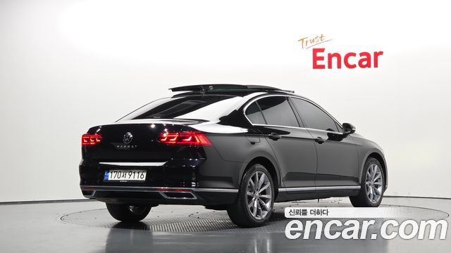 Volkswagen Passat 2022 — photo 2