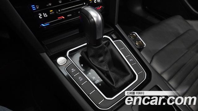 Volkswagen Passat 2022 — photo 12