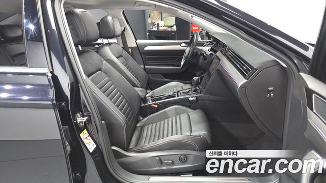 Volkswagen Passat 2022 — photo 14