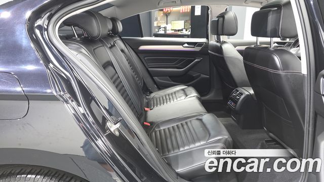 Volkswagen Passat 2022 — photo 15