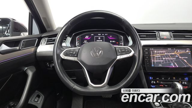 Volkswagen Passat 2022 — photo 16