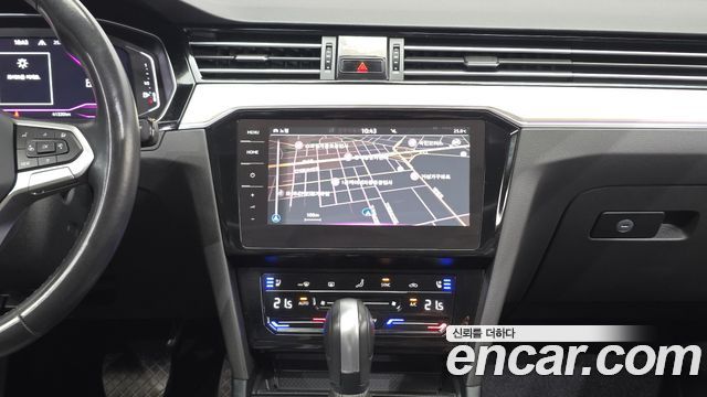 Volkswagen Passat 2022 — photo 17