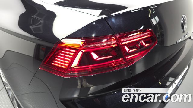 Volkswagen Passat 2022 — photo 9