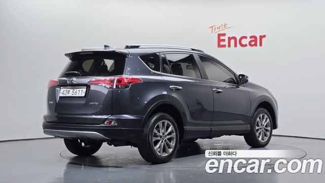 Toyota RAV4 2018 — photo 2