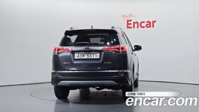 Toyota RAV4 2018 — photo 4