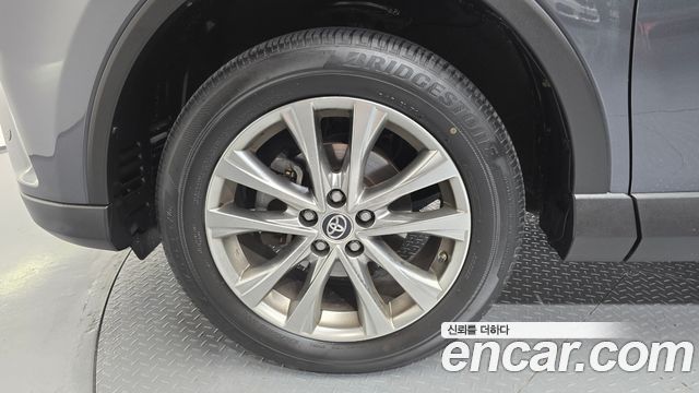 Toyota RAV4 2018 — photo 5