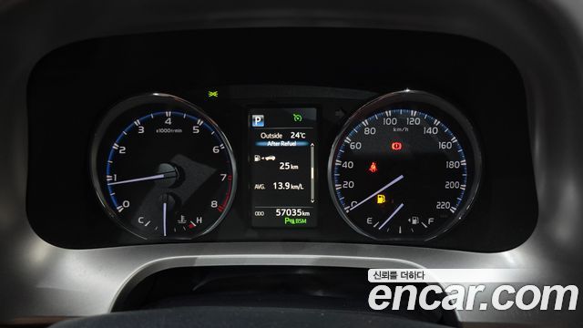 Toyota RAV4 2018 — photo 11