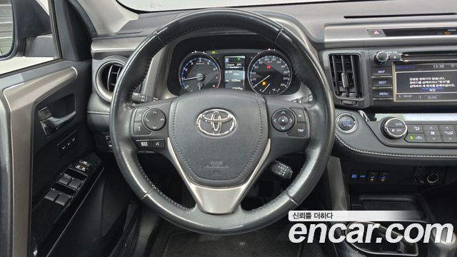 Toyota RAV4 2018 — photo 19