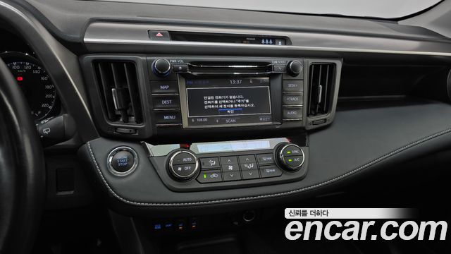 Toyota RAV4 2018 — photo 20