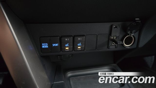 Toyota RAV4 2018 — photo 22
