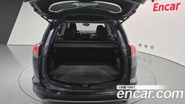 Toyota RAV4 2018 — photo 26
