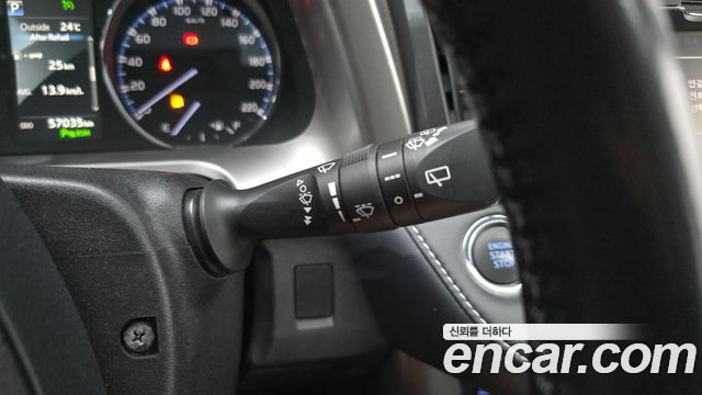 Toyota RAV4 2018 — photo 29