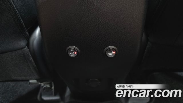 Toyota RAV4 2018 — photo 32
