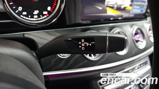 Mercedes-Benz E-Class 2019 — photo 12