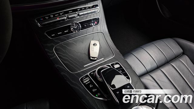 Mercedes-Benz E-Class 2019 — photo 25