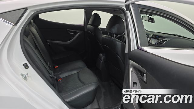 Hyundai AVANTE 2014 — photo 11