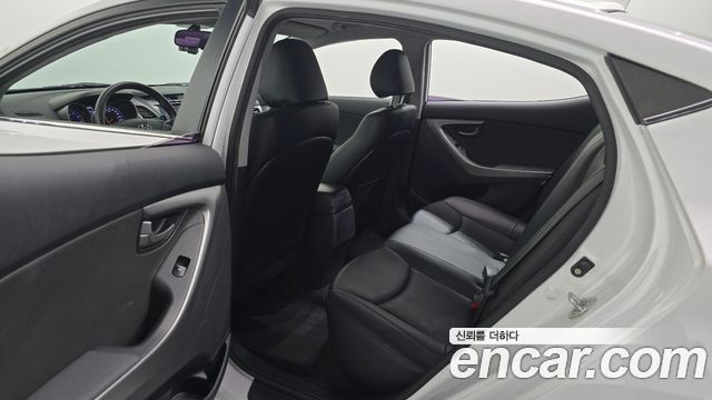 Hyundai AVANTE 2014 — photo 12