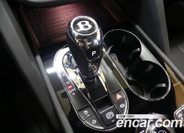 Bentley Bentayga 2025 — photo 16