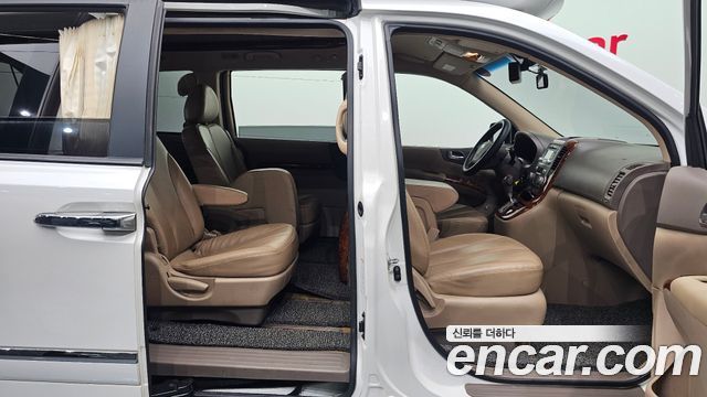 Kia Canival 2012 — photo 17