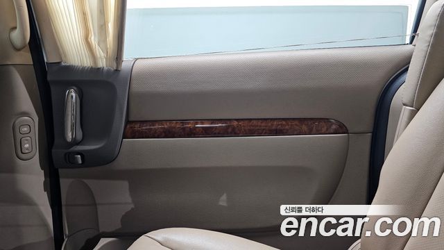 Kia Canival 2012 — photo 15