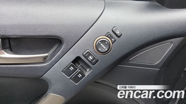 Hyundai Genesis 2016 — photo 18