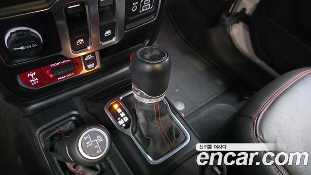 Jeep Wrangler 2023 — photo 12