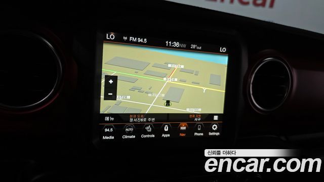 Jeep Wrangler 2023 — photo 20