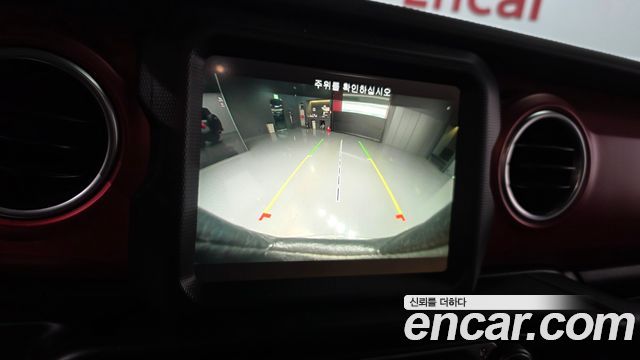 Jeep Wrangler 2023 — photo 21