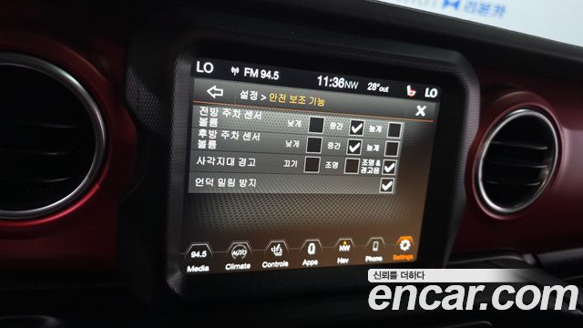 Jeep Wrangler 2023 — photo 22