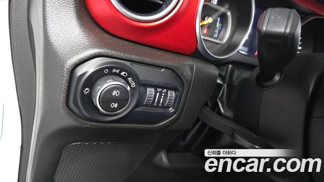 Jeep Wrangler 2023 — photo 24