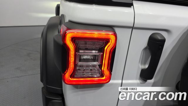 Jeep Wrangler 2023 — photo 9