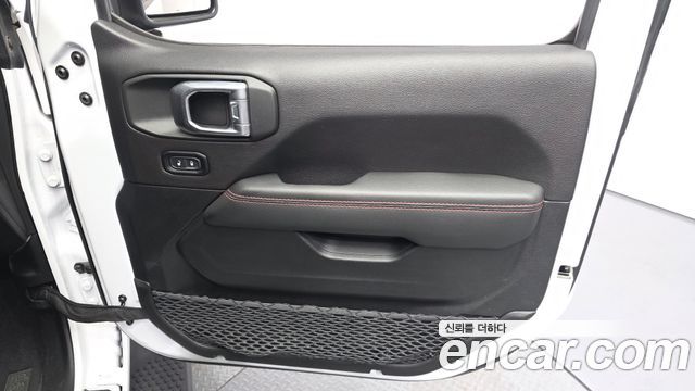 Jeep Wrangler 2023 — photo 14