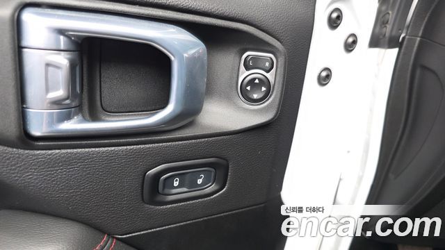 Jeep Wrangler 2023 — photo 27